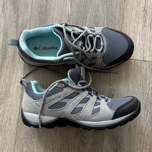 Columbia Women's Gray and Teal Athletic Shoes